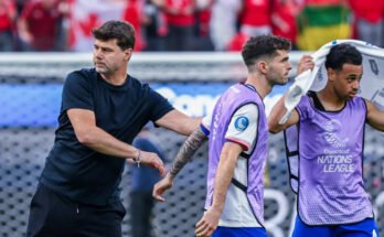 Inglewood, California, 23 de marzo: El entrenador de los Estados Unidos Mauricio Pocsettino, Christian Pulisic # 10 y Tyler Adams # 4 en el campo después de jugar a Canadá en el tercer lugar de la Liga de Naciones de Concacaf en el Sofi Stadium el 23 de marzo de 2025 en Inglewood, California. (Foto de Shaun Clark / ISI Photos / USSF / Getty Images para USSF)