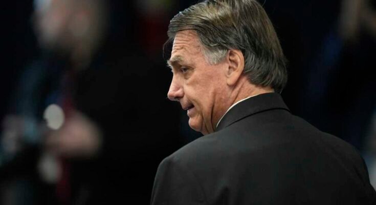 El ex presidente brasileño, Jair Bolsonaro, asistió a su juicio de la Corte Suprema con otros acusados ​​de un presunto golpe para mantenerlo en el cargo después de su derrota electoral en 2022, en Brasilia, Brasil, el martes 10 de junio de 2025.