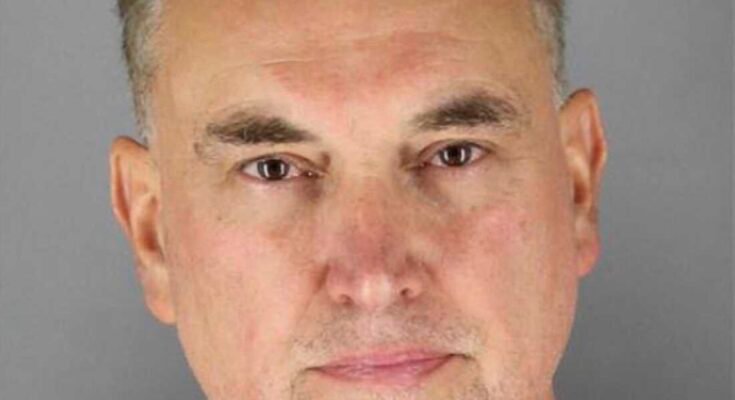 Esta foto de reserva proporcionada por la Oficina del Sheriff del condado de Hennepin muestra a Vance Boelter en Green Isle, Minnesota, el lunes por la mañana.