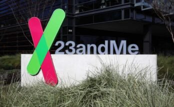 Se muestra un letrero frente al asiento 23andMe el 01 de febrero de 2024 en Sunnyvale, California.