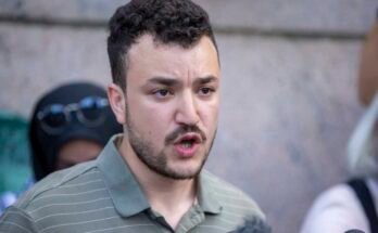 El negociador estudiantil Mahmoud Khalil en el campus de la Universidad de Columbia en Nueva York en un campamento de protesta pro-palestina el lunes 29 de abril de 2024.
