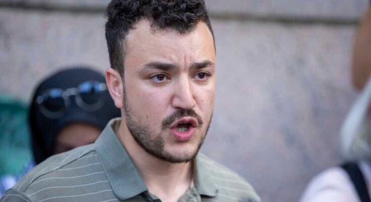 El negociador estudiantil Mahmoud Khalil en el campus de la Universidad de Columbia en Nueva York en un campamento de protesta pro-palestina el lunes 29 de abril de 2024.