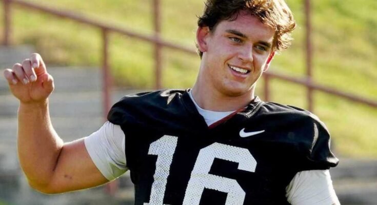 El dueño de los Browns, Jimmy Haslem, se vuelve borroso del personal editorial del arco Manning