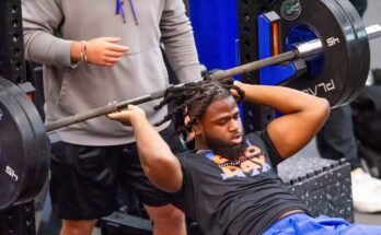 Florida Gators Football Force Coach Tyler Miles Cotizaciones Campamento de otoño