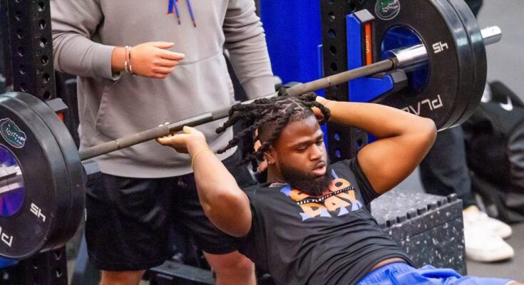 Florida Gators Football Force Coach Tyler Miles Cotizaciones Campamento de otoño