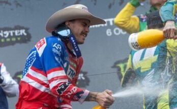 Mxon 2024 Red Bull KTM Aaron Plessrger con champán.jpg
