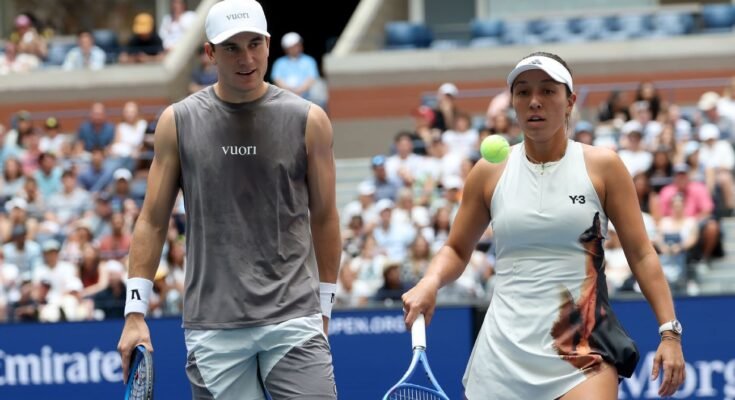 Las semifinales que tienen lugar en un torneo mixto mixto mixto
