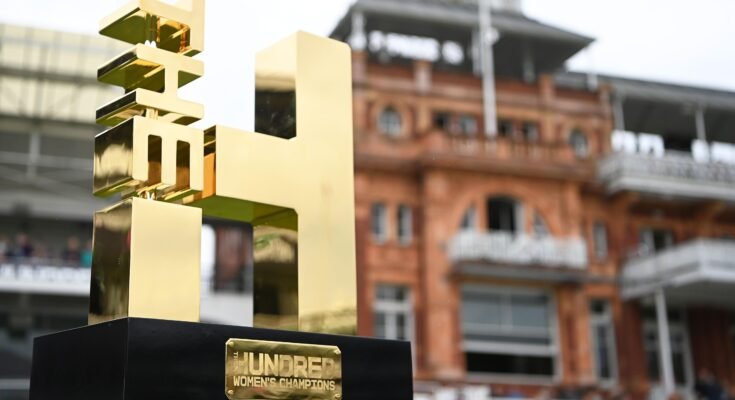 El trofeo antes del día de la final en el señor