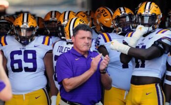 Ed Orgeron considera un regreso al entrenamiento