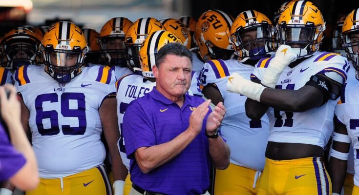 Ed Orgeron considera un regreso al entrenamiento