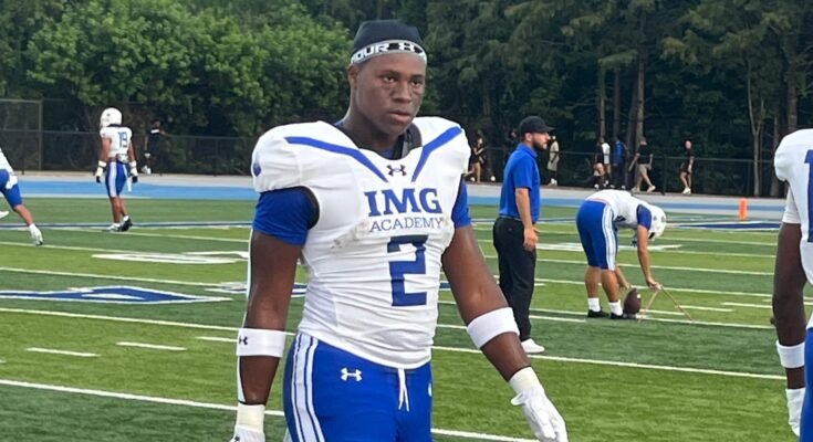 IMG Academy Football domina el primer lanzamiento de Classic Academy