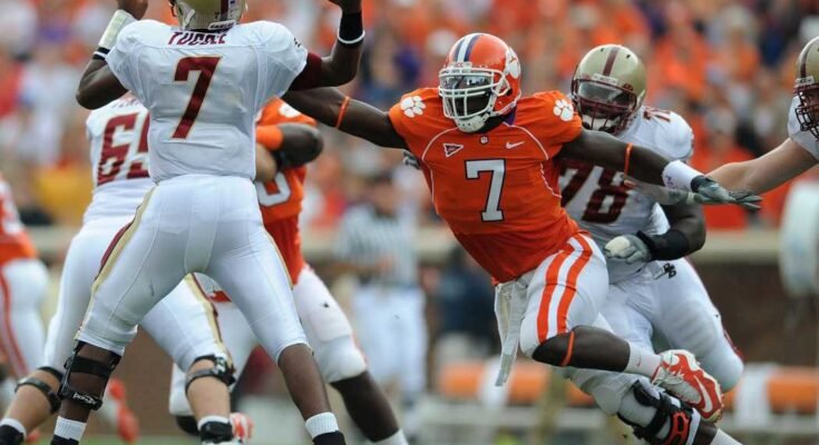 El ex cinco estrellas de Clemson encontró una llamada inesperada después del fútbol