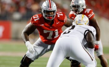 "Esto es lo más divertido que puedes hacer": Josh Simmons parece un tackle de élite en el campo de entrenamiento.