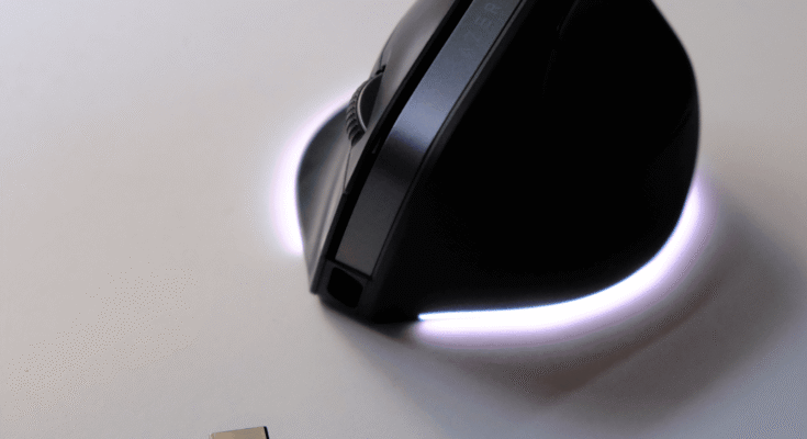 La imagen puede contener hardware electrónico y mouse de equipos informáticos
