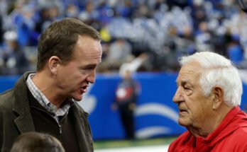 El entrenador de la NFL de 86 años llama la atención durante el partido de Buccane-Stelers