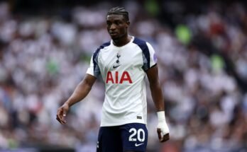 Londres, Inglaterra - 16 de agosto: Mohammed Kudus de Tottenham Hotspur mira durante el partido de la Premier League entre Tottenham Hotspur y Burnley en el estadio Tottenham Hotspur el 16 de agosto de 2025 en Londres, Inglaterra. (Foto de Justin Setterfield / Getty Images)