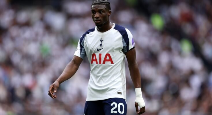 Londres, Inglaterra - 16 de agosto: Mohammed Kudus de Tottenham Hotspur mira durante el partido de la Premier League entre Tottenham Hotspur y Burnley en el estadio Tottenham Hotspur el 16 de agosto de 2025 en Londres, Inglaterra. (Foto de Justin Setterfield / Getty Images)