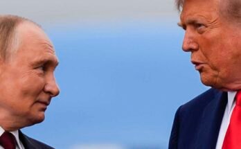 El presidente Donald Trump y el presidente ruso Vladimir Putin Talk, el viernes 15 de agosto de 2025, en la base conjunta Elmendorf-Richardson, en Alaska.