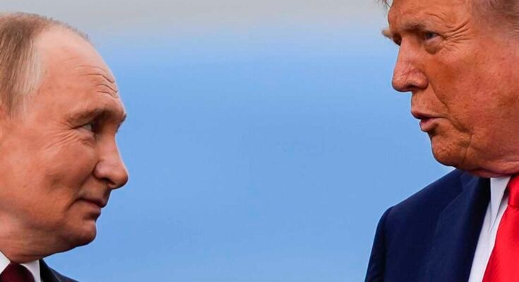 El presidente Donald Trump y el presidente ruso Vladimir Putin Talk, el viernes 15 de agosto de 2025, en la base conjunta Elmendorf-Richardson, en Alaska.