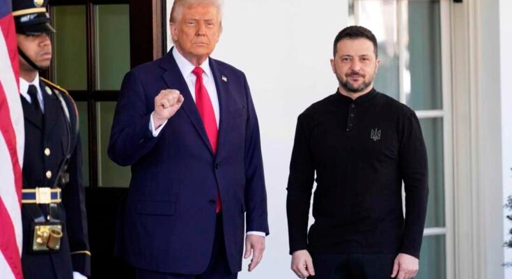 DOSSIER - El presidente Donald Trump da la bienvenida al presidente de Ucrania Volodymyr Zelenskyy en la Casa Blanca en Washington, el viernes 28 de febrero de 2025.
