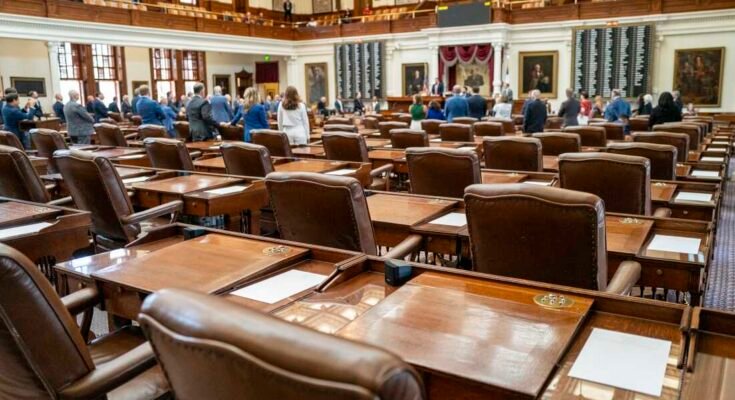 Ha habido muchas sillas vacías pertenecientes a los demócratas en la Cámara de Representantes de Texas. Bloquean un quórum necesario para permitir que los republicanos voten a pedido del presidente Trump nuevas cartas en las elecciones del Congreso del próximo año.