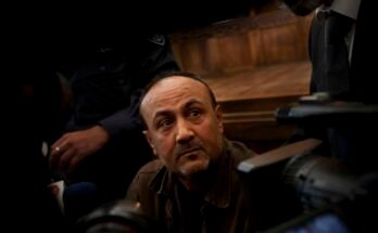 El primer líder de Fatah, Marwan Barghouti, aparece ante el Tribunal de Jerusalén en 2012.