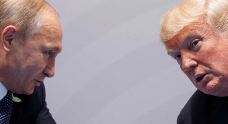 DOSSIER - El presidente Trump se encuentra con el presidente ruso Vladimir Putin en la Cumbre del G20 el 7 de julio de 2017 en Hamburgo, Alemania.