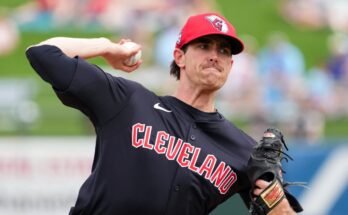 Reconstruyendo Guardianes Comerciantes Shane Bieber y Paul Sewald en la lucha contra Blue Jays y Tigers